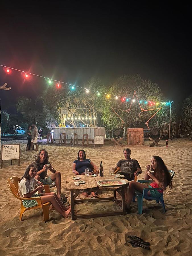Surfing Beach Nilaveli Trincomalee Luaran gambar