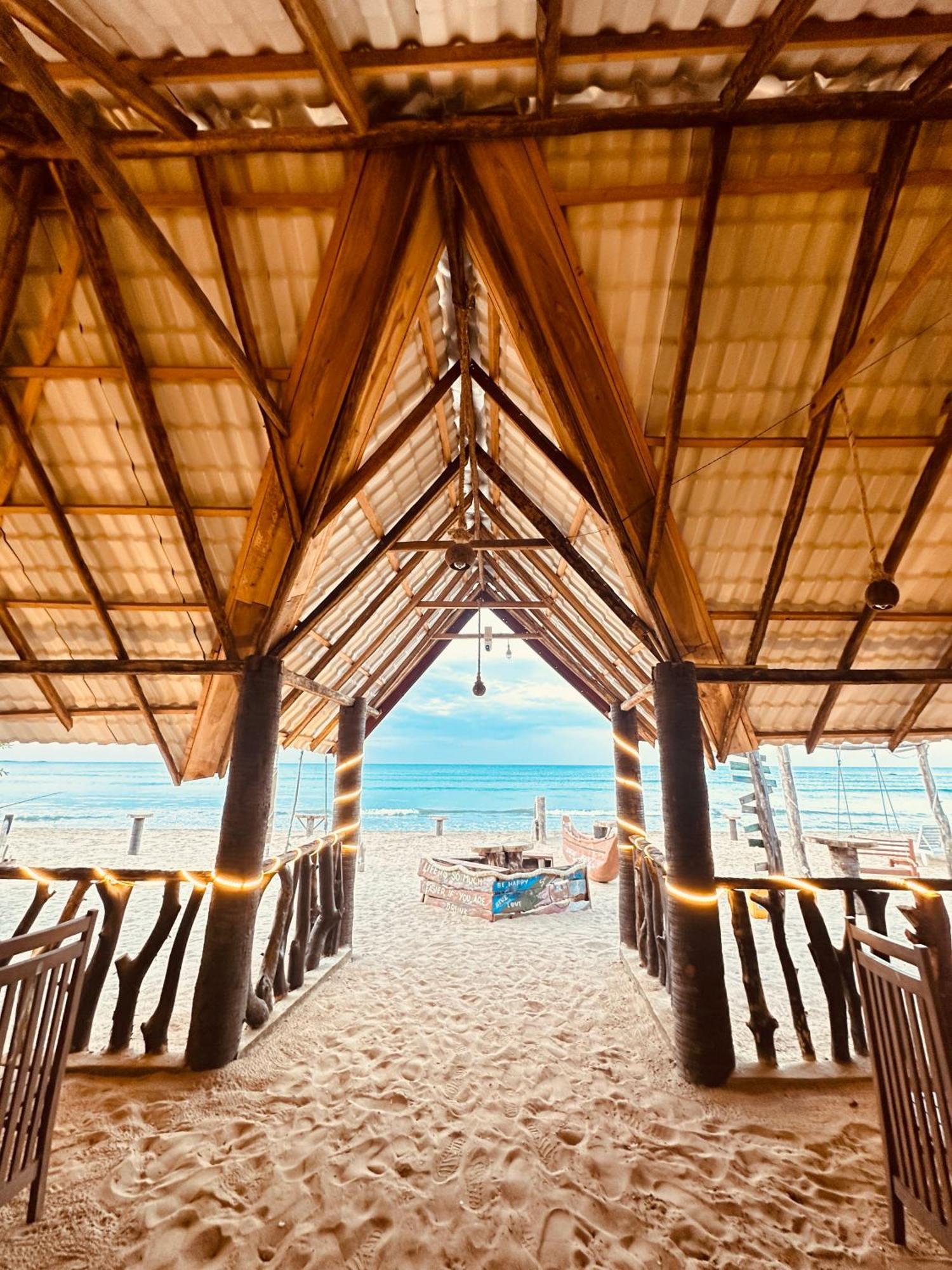 Surfing Beach Nilaveli Trincomalee Luaran gambar