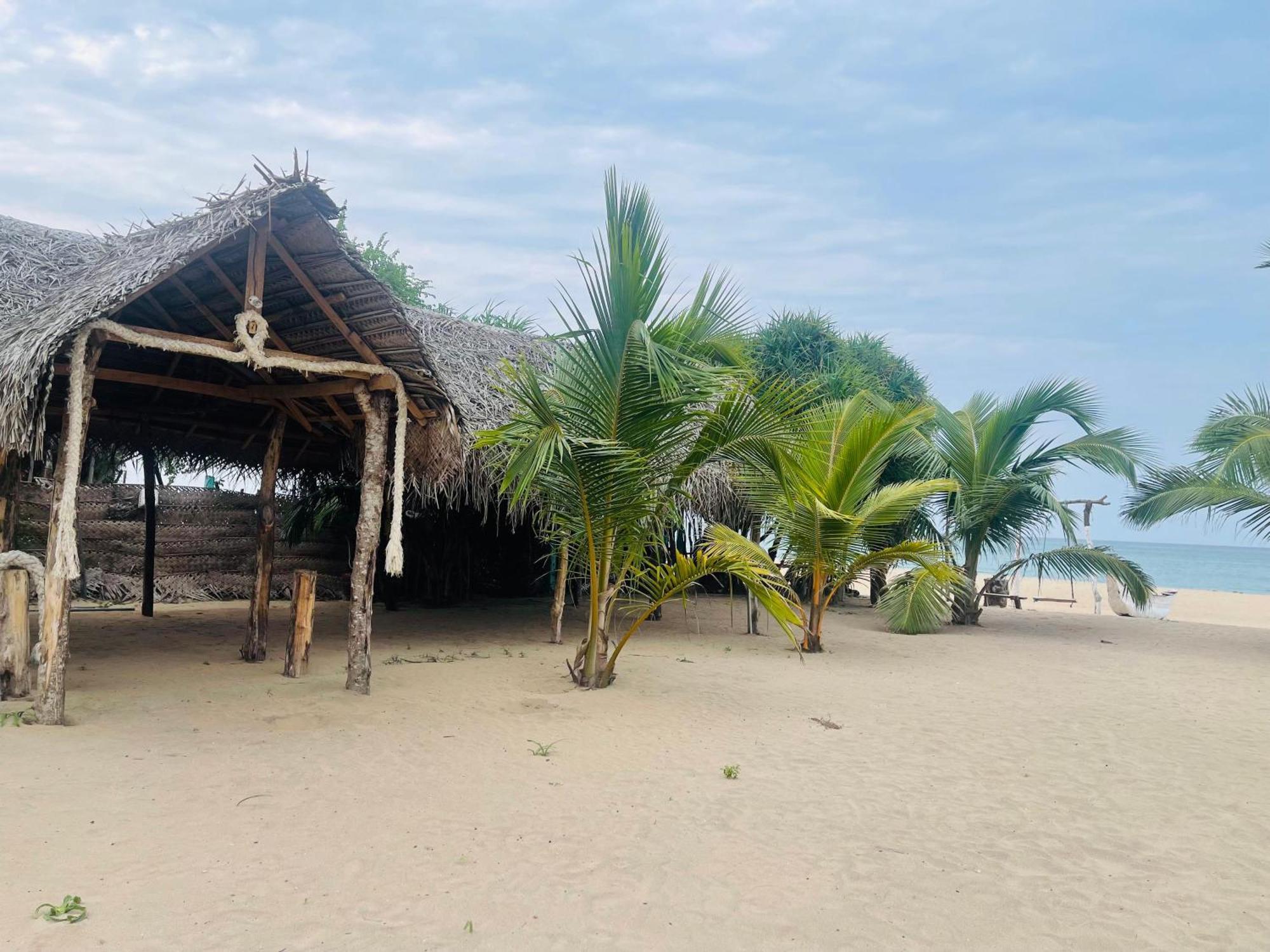 Surfing Beach Nilaveli Trincomalee Luaran gambar
